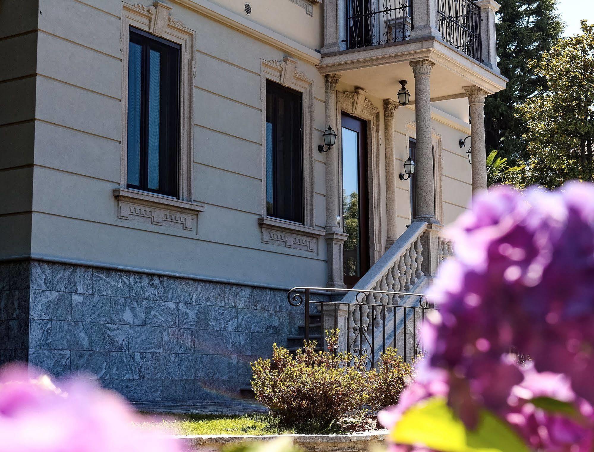 Villa Chiara B&B Biandronno Exterior foto
